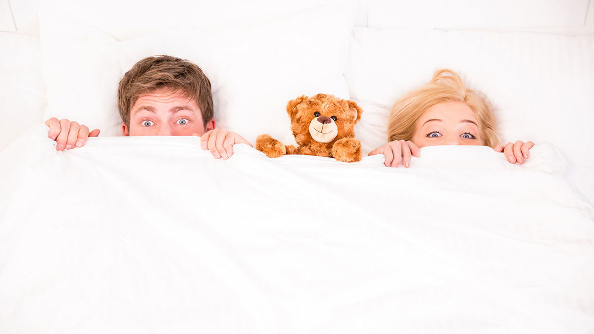 Des ours en peluche dans le nid d'amour ?
