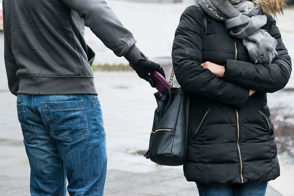 Watch out, pickpockets: how to protect yourself from theft