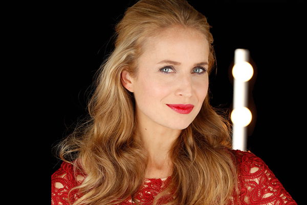 Glamorous Christmas make-up in 5 steps