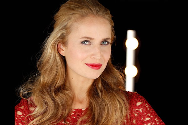 Glamorous Christmas make-up in 5 steps