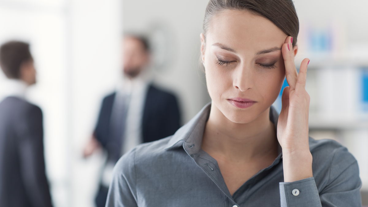 Maux de tête réguliers : les femmes en souffrent plus souvent