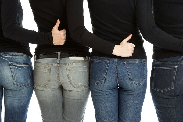 Prawidłowe pranie dżinsów: 8 wskazówek dla wszystkich miłośników denimu