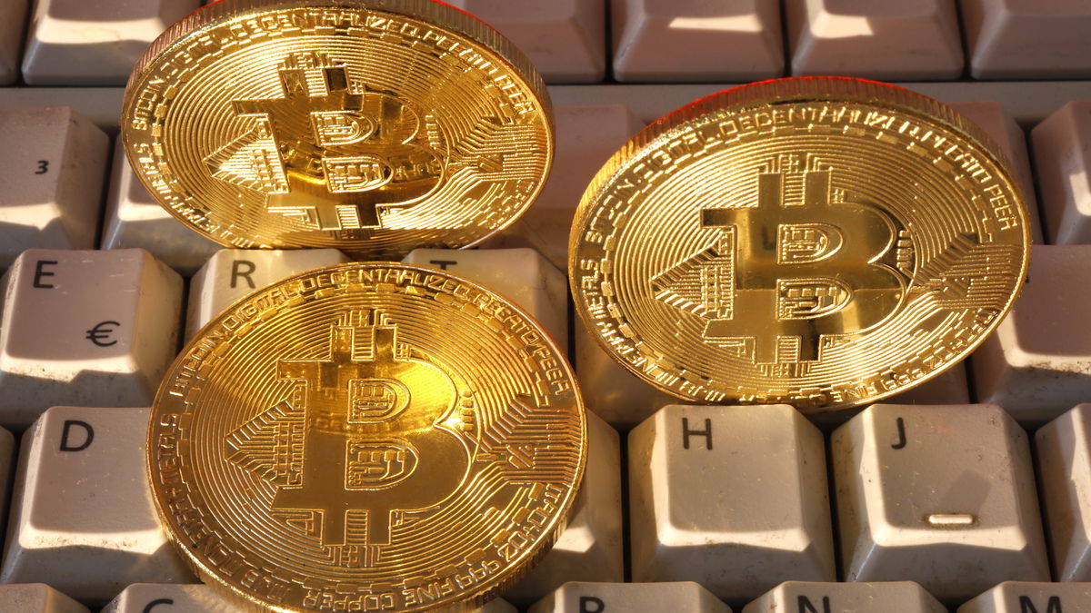 Bitcoin currency: what is it actually?