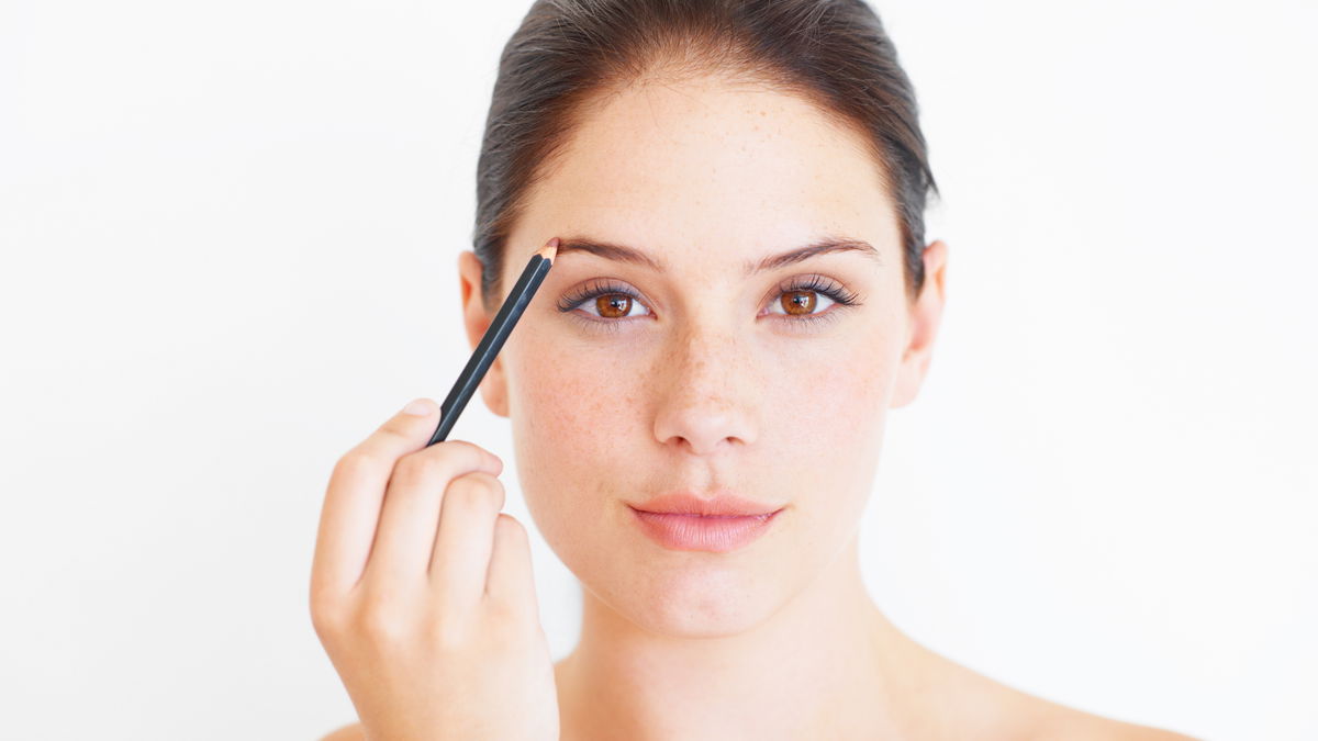 Simply magic away small make-up mistakes: here's how