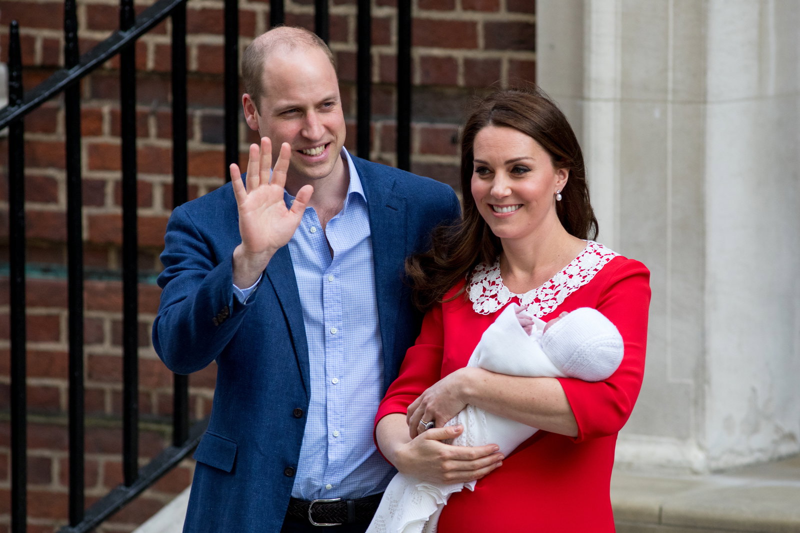 Duchess Catherine + Prince William show off their baby