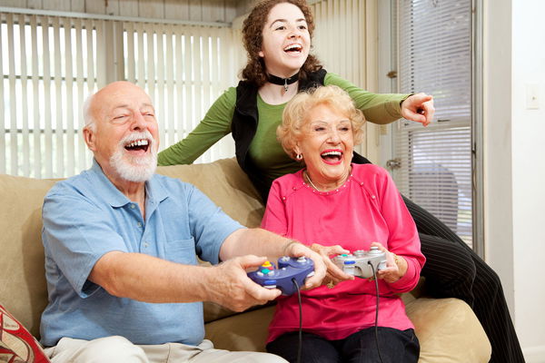 Online gaming: is fun. Strengthens the brain (probably)
