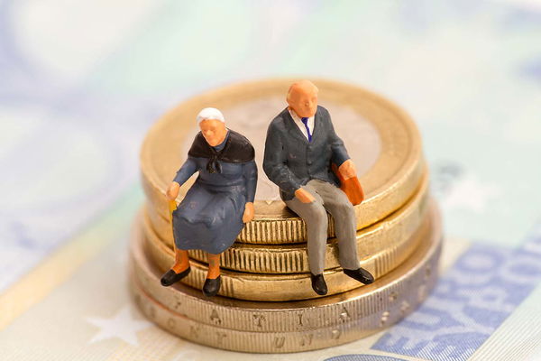 Wcześniejsza emerytura: Implikacje finansowe i lista kontrolna dla kandydatów