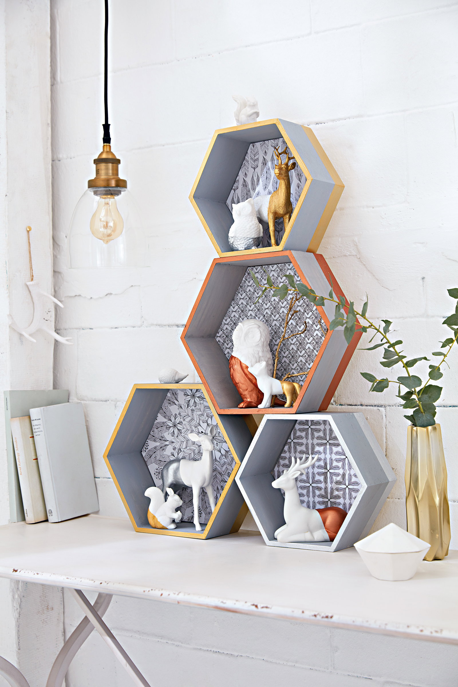 DIY fall decoration: Stylish hunting trophies