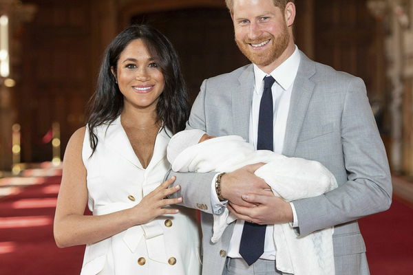 Prins Harry & Meghan viser endelig baby Archie frem