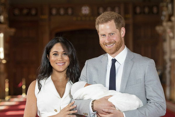 Prins Harry & Meghan viser endelig baby Archie frem