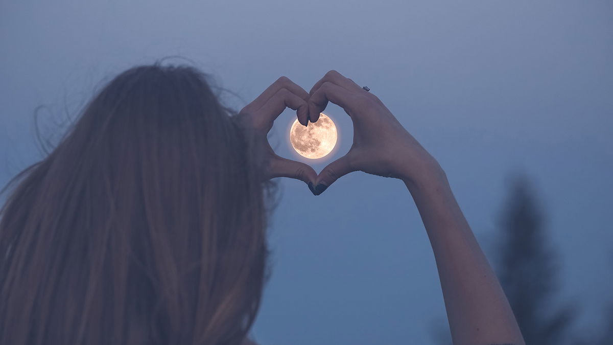 3 zodiac signs influenced by the full moon in August