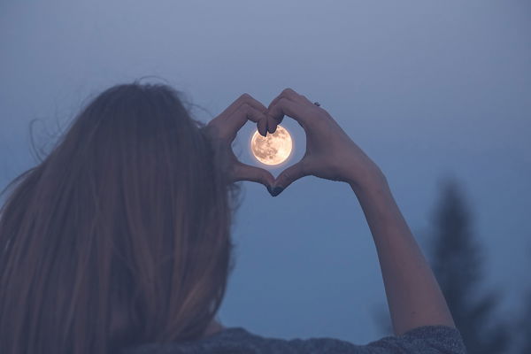 3 signes du zodiaque influencés par la pleine lune d'août