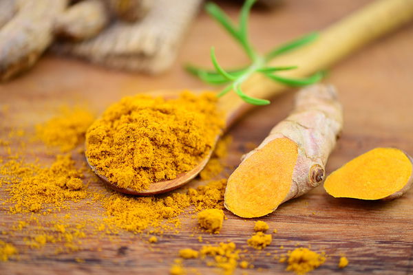 Naturopatia: kurkuma zamiast środków przeciwbólowych