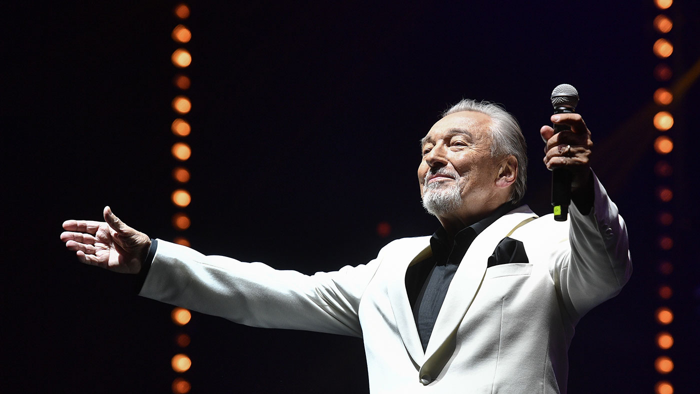 Pop efsanesi Karel Gott hayatını kaybetti