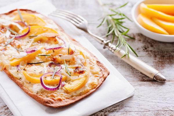 Conseil recette : Tarte flambée à la poire et au camembert