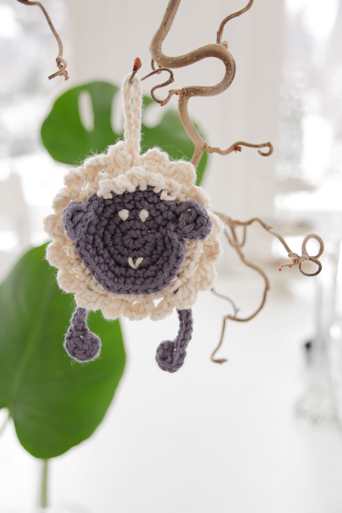 Instructions au crochet : Petit mouton en laine comme pendentif de Pâques