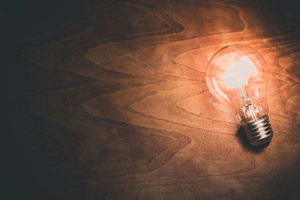 Hvordan kan smart home-systemet bruges til belysning?