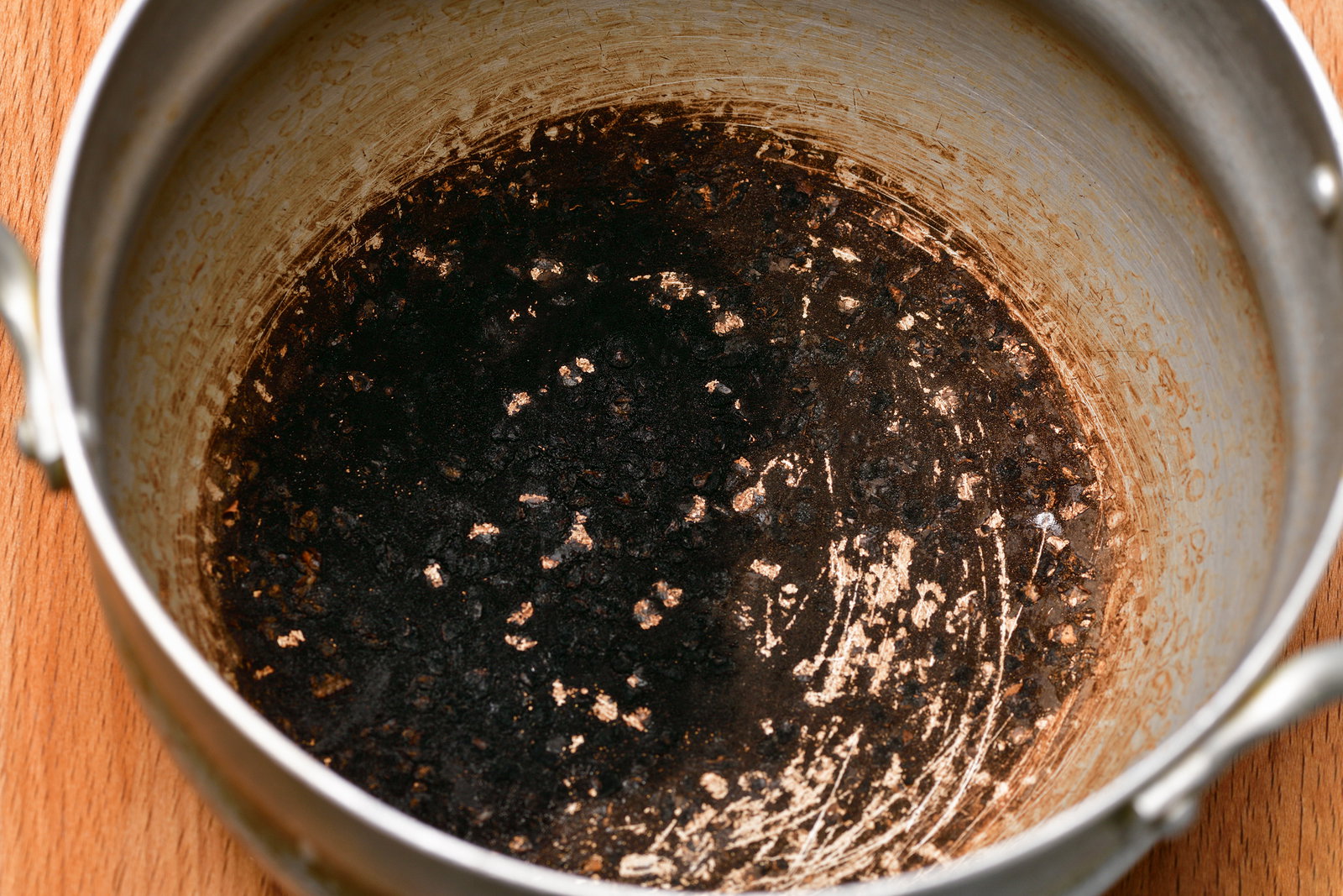 Practical household tricks: removing burnt-on food