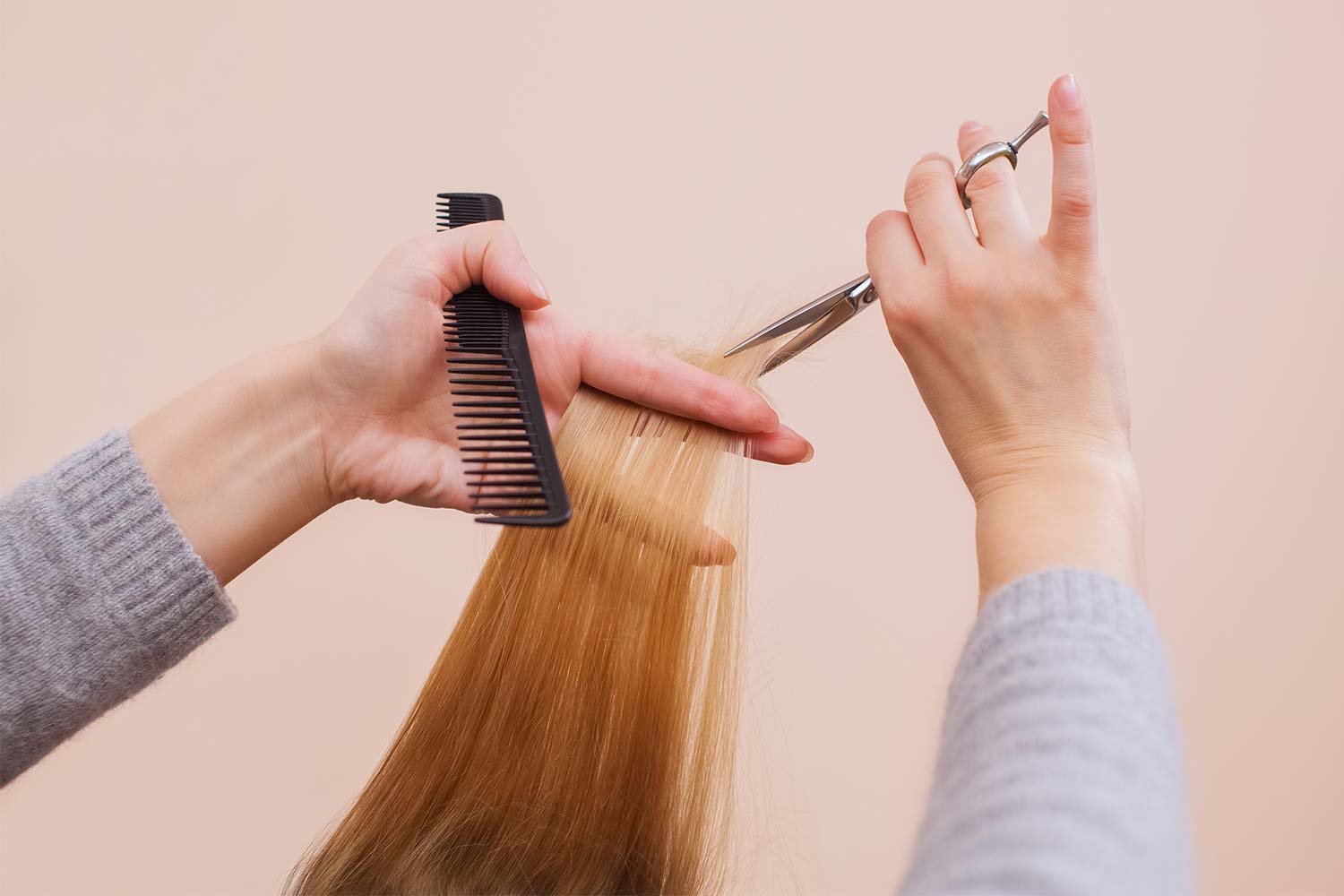 4 erreurs que nous faisons tous chez le coiffeur