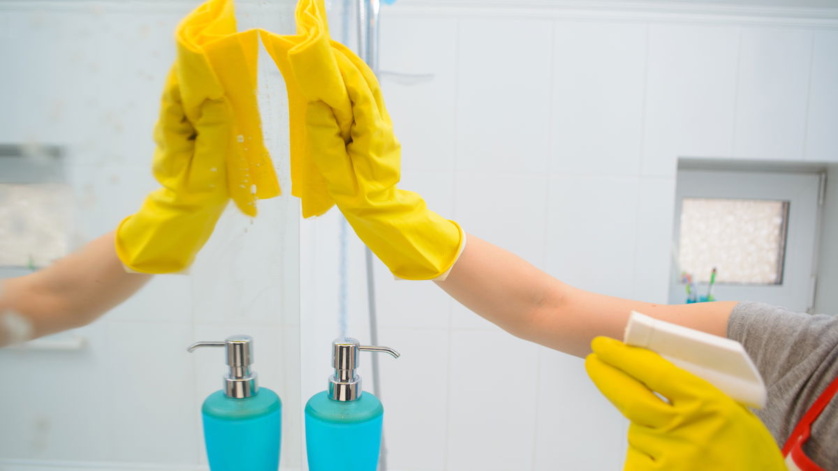 Nettoyer un miroir avec des remèdes maison : Voici comment le rendre éclatant de propreté