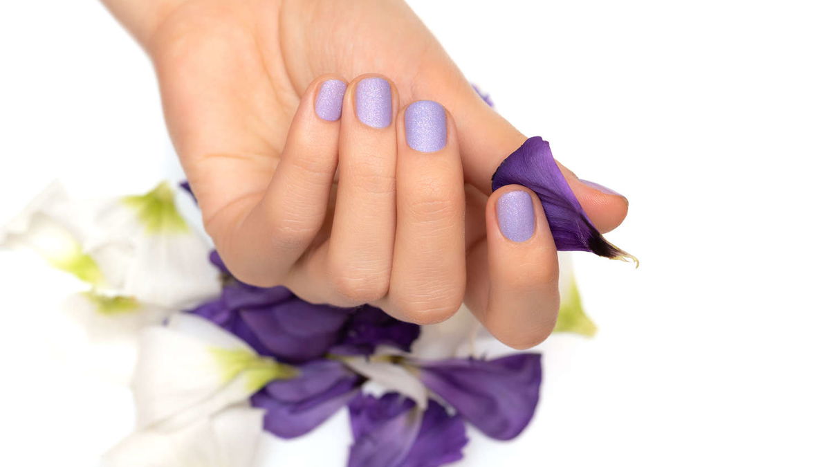 Vernis à ongles mat : la meilleure astuce pour des ongles mats