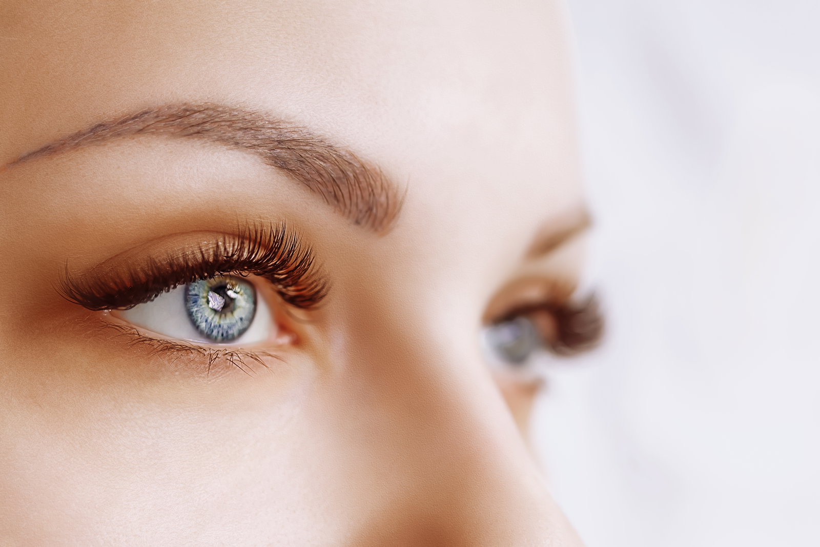 Paupières tombantes : ces 3 astuces de maquillage ont un effet liftant !