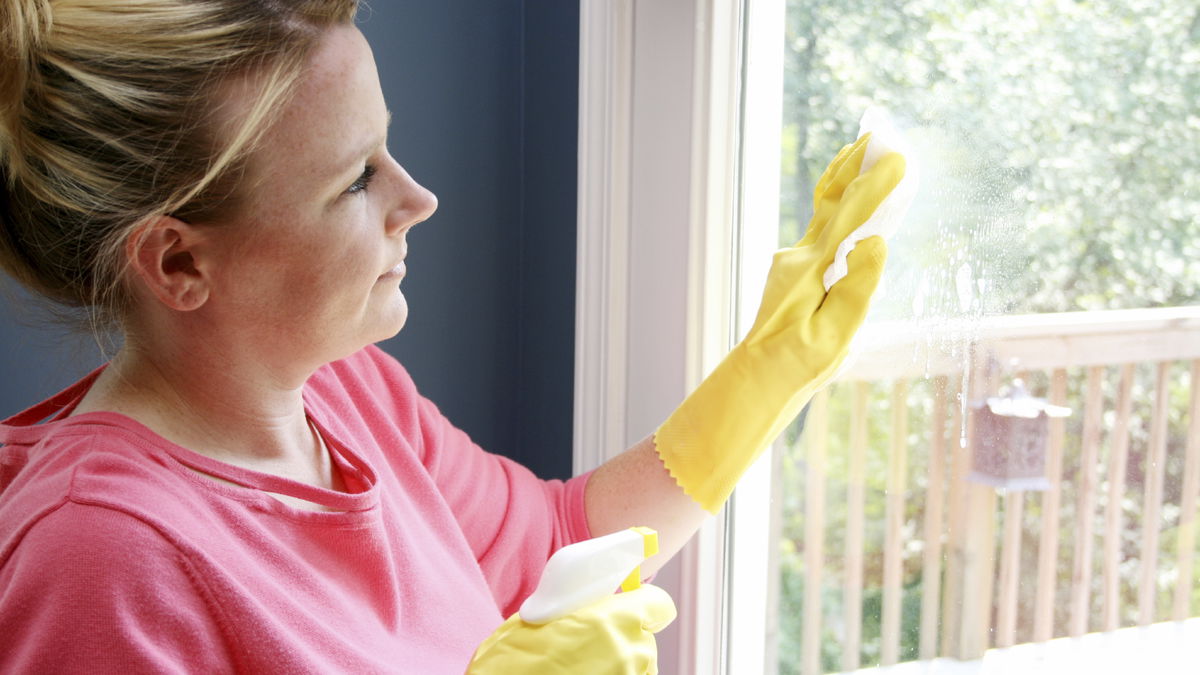 Cleaning windows without a squeegee: how to get the panes clean