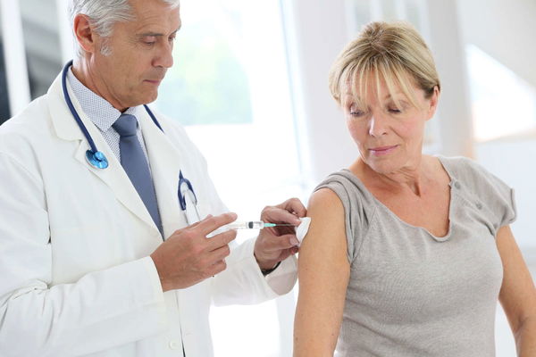 Reporter la vaccination Corona en cas de rhume ? Ce à quoi vous devez faire attention !