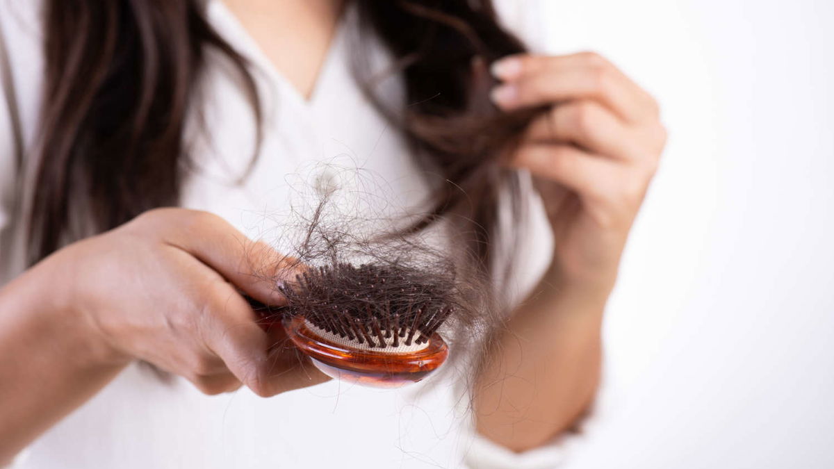 La chute des cheveux chez les femmes : Détecter précocement et agir