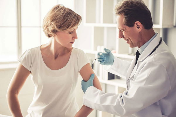 Plus de restrictions Corona pour les personnes vaccinées ?