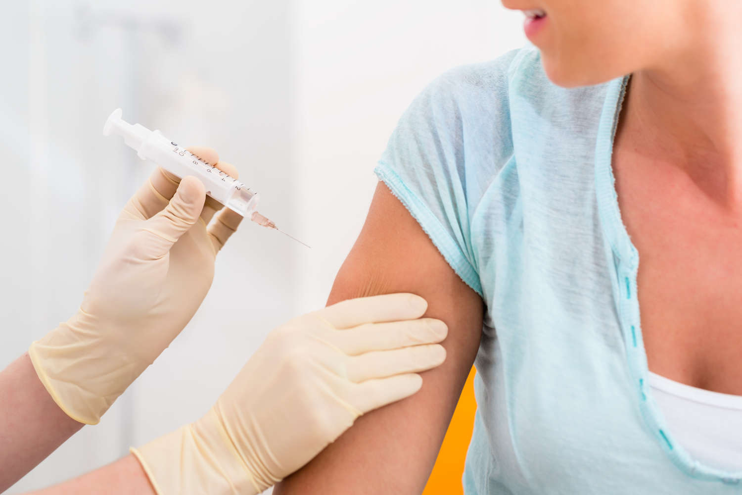 Blå mærker efter coronavirus-vaccination: Hvad kan man gøre ved dem?