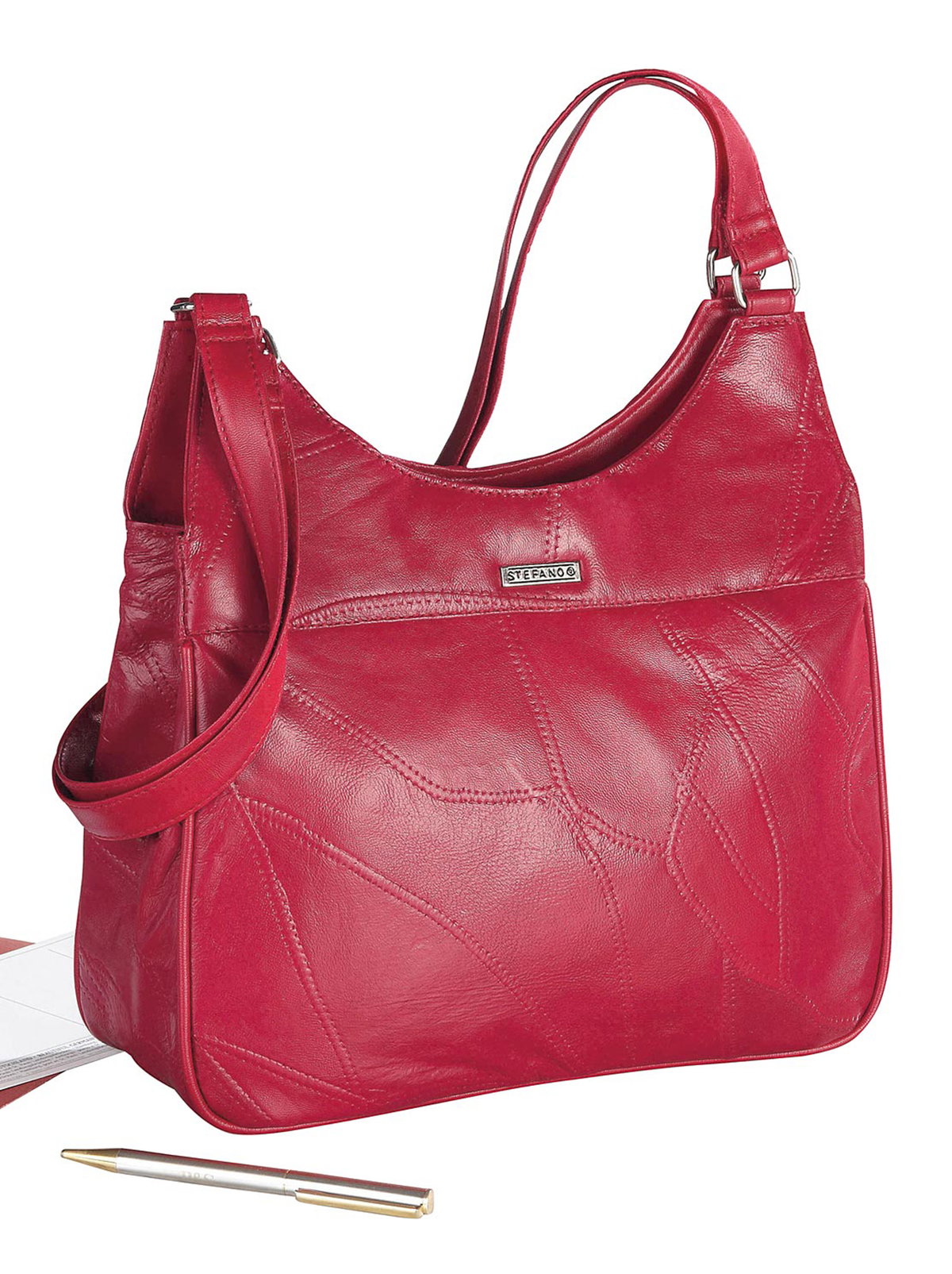 Dazu passt die rote Tasche perfekt