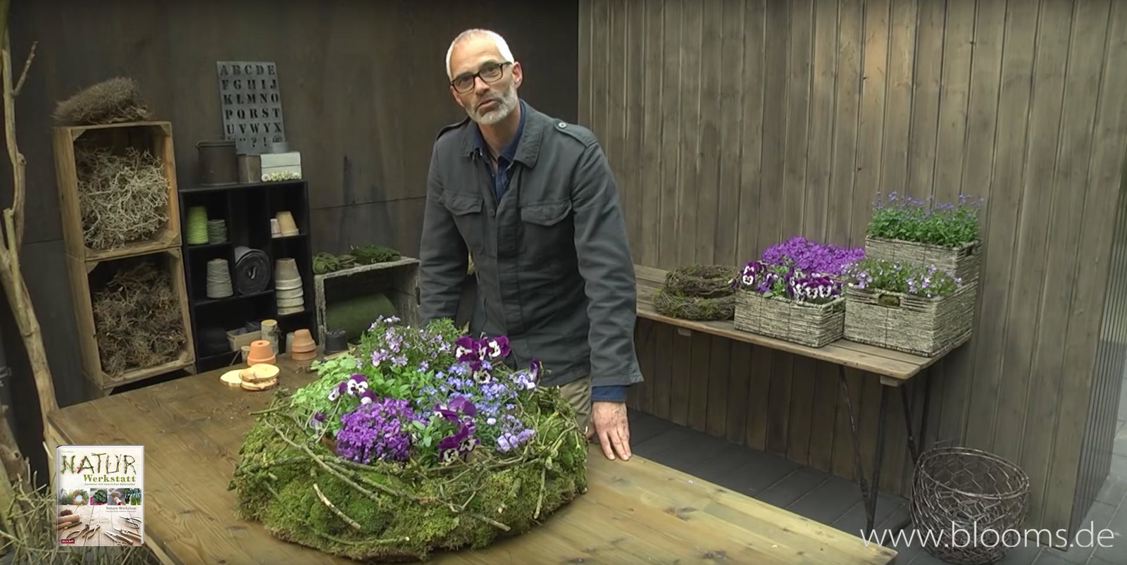 Do it yourself: Design your own forest wreath decoration idea