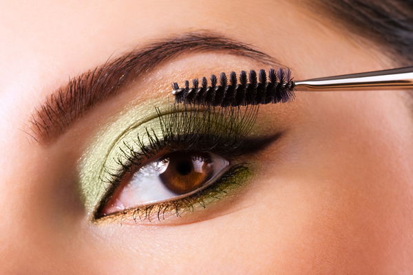 Maquillage des yeux, étape par étape : le glamour vert