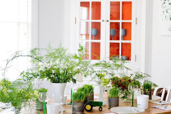 Frais comme une prairie de printemps : Décoration de table verte pour le brunch