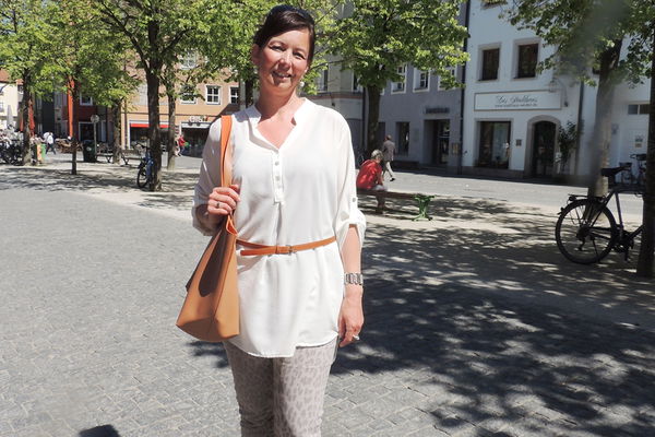 How our style heroine combines the long blouse to great effect